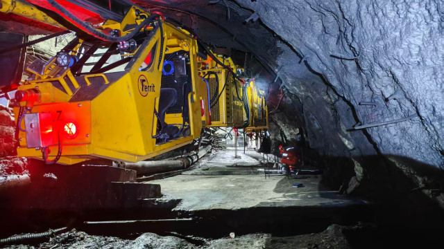 DLZ210F-CR Locomotive in Action Across China